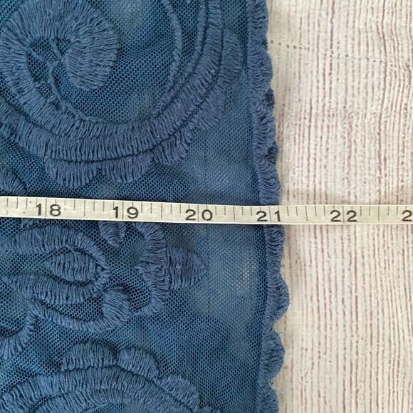 Express women S sheer lace scoopneck Longsleeve blouse w/scalloped edging blue - Picture 9 of 9